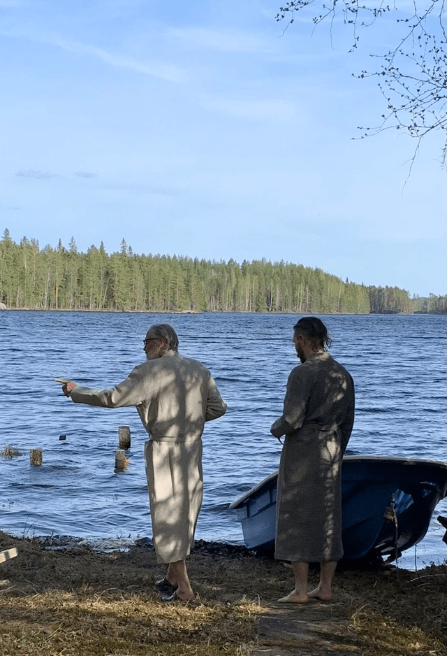 Kimono-kylpytakki vaaleasta kankaasta 