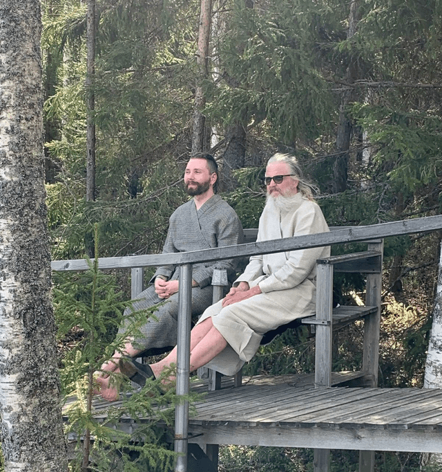 Kimono-kylpytakki vaaleasta kankaasta 